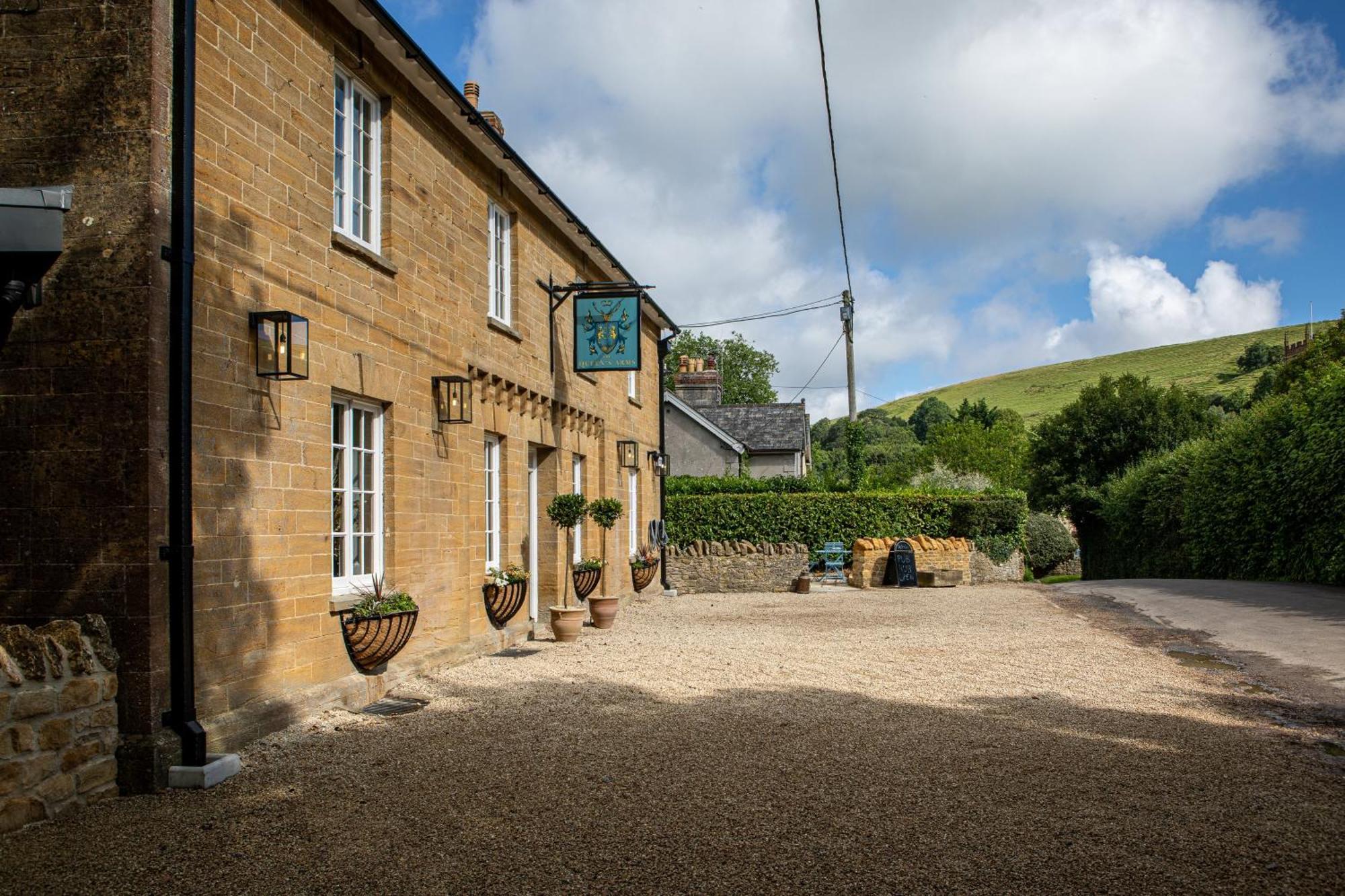 The Queens Arms Poyntington Εξωτερικό φωτογραφία