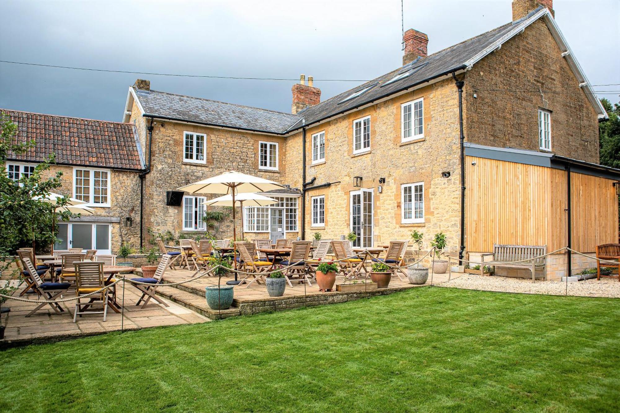 The Queens Arms Poyntington Εξωτερικό φωτογραφία